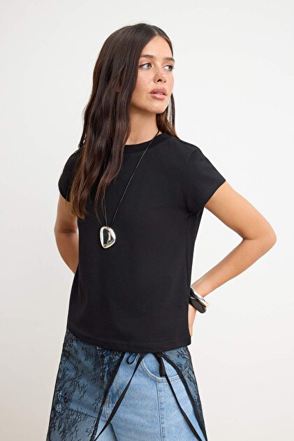 Siyah Regular/Normal Kalıp Ay Kol Kısa Kollu Tok %100 Pamuk Örme T-Shirt TWOSS26TS00181