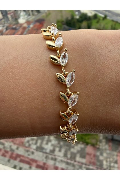 Steel Leaf Zircon Stone Bracelet Does Not Tarnish. It Is 19 cm When Left as Is, and 17 cm When Additional Parts Are Added.