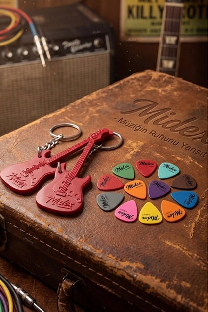 Gc-10 Guitar Look Keychain Set