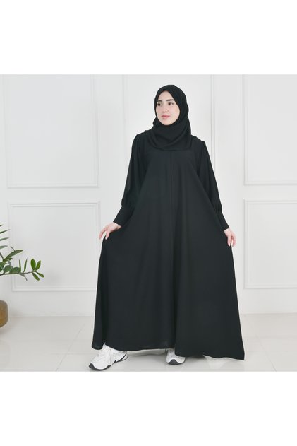 عباية سوداء ربع كلوش بأكمام عملية ضيقة تغلق بطقطق