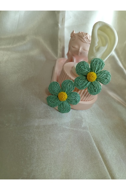 Green daisy earrings
