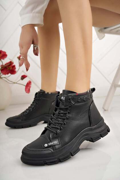 Fade Black Lace-Up Winter Women's Boots
