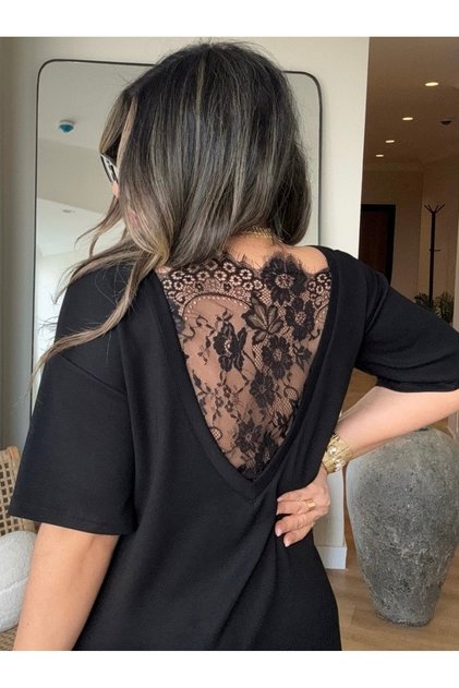 Siyah Sırtı V Dantel Detaylı Kısa Kollu Tshirt