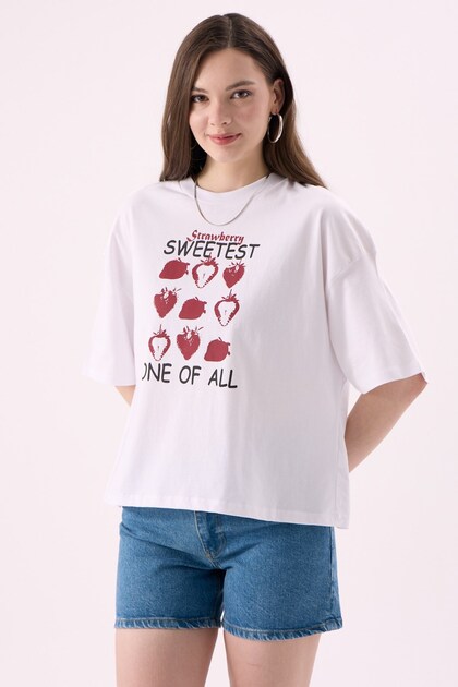 Crep Women's Strawberry Sweetest Printed T-Shirt Crew Neck Short Sleeve – Oversize Fit 100% Cotton Be
