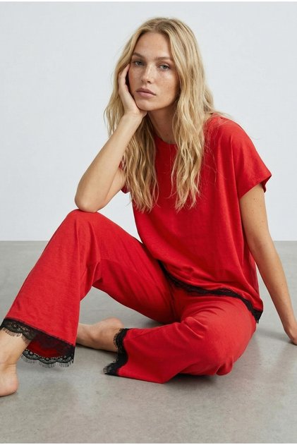 Rotes, mit Spitze verziertes Strick-Pyjama-Set mit Rundhalsausschnitt