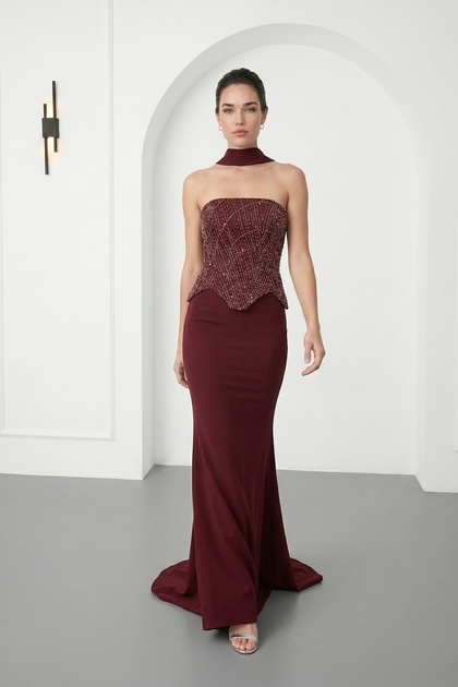 Rochie de seară lungă, tip sirenă, fără bretele, de culoare burgundă, pentru femei