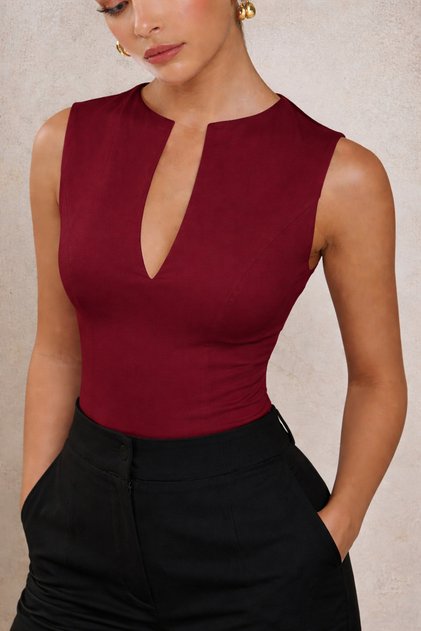 Women's V-Neck Low-Cut Detailed Women's Tank Top Stylish, Fitted Cut, Flexible Fabric Crop Blouse