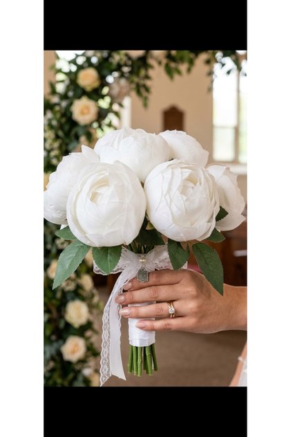 30 cm, 7 ramuri, 8 cm diametru, trandafiri albi de bujor cu capete mari, buchet de mână pentru mireasă, vază