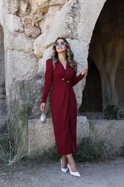 Rochie cu două rânduri de nasturi, cu detalii din perle, bordo