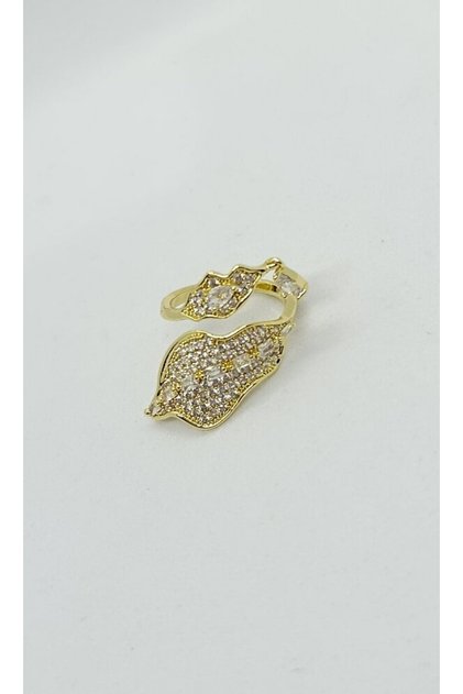 Leaf Form Sparkling Ring – Gold Elegance