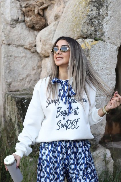 Ecru Blue Scarf Detailed Sweatshirt