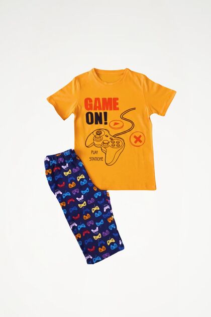 Patterned Short Sleeve Boy's Pajama Set with Capri Pants