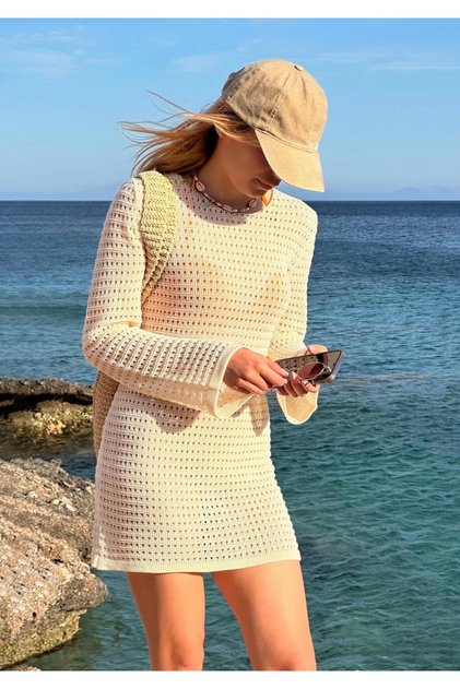 Strickkleid mit Rundhalsausschnitt und Lochmuster für den Strand