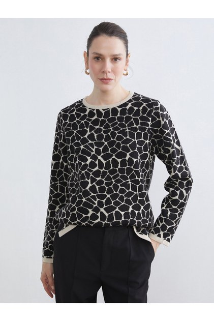 Pulover de damă cu model cu decolteu