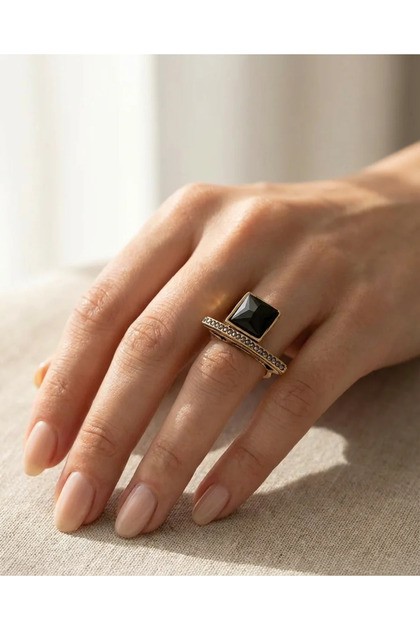 Bronze Vintage Women's Ring Authentic Jewelry Margazite Black Stone Adjustable from the Front