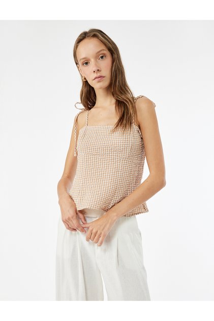 Sleeveless U-Neck Gingham Blouse