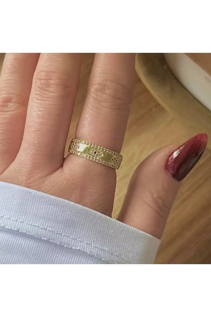 Gold Oval Band Ring