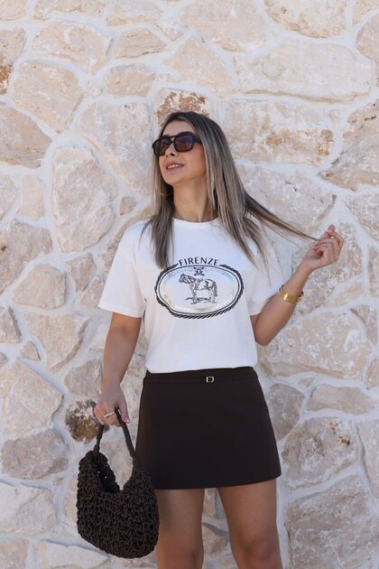 Ecru coffee horse embroidered t-shirt