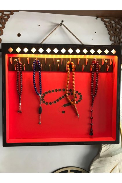 Ahşap tesbih standı ışıklı tesbih dolabı adaptör dahil 23 Askılı ( KIRMIZI-SİYAH)