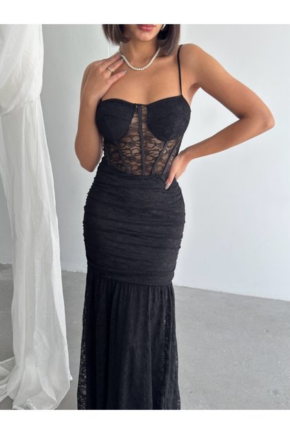 Rochie elegantă lungă din dantelă, stil sirenă.