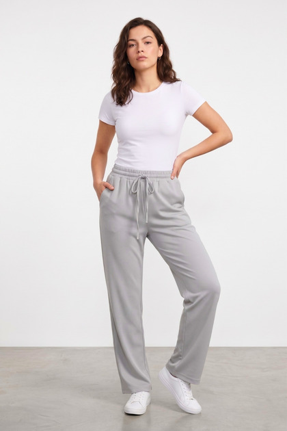 Women's Trousers with Elastic Waist and Pockets, Comfortable Fit, Women's Sports Trousers