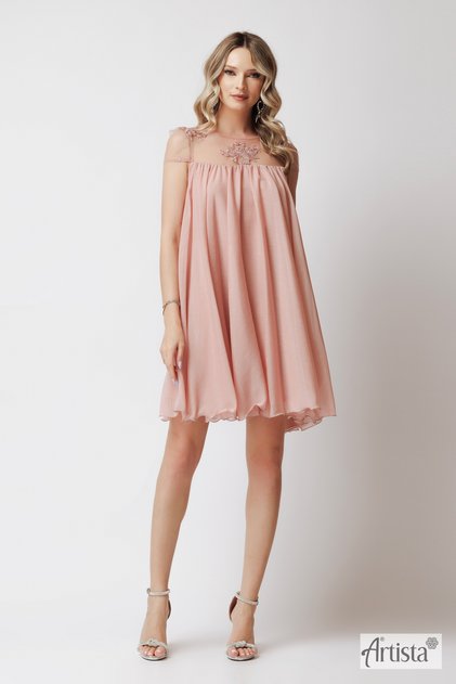 Rochie din voal cu croială fluidă și accente delicate