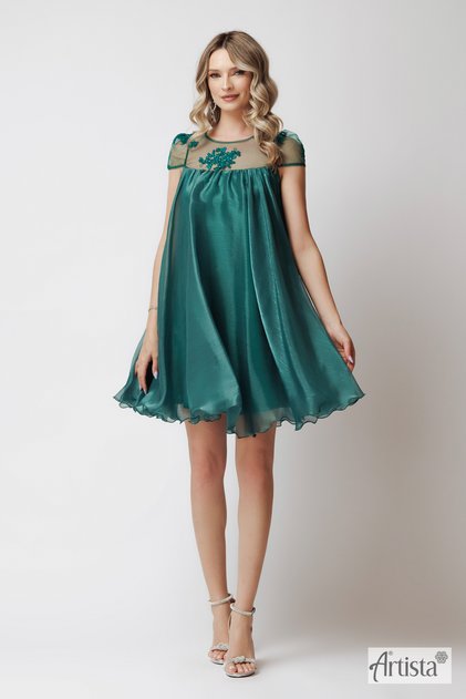 Rochie din voal cu croială fluidă și accente delicate