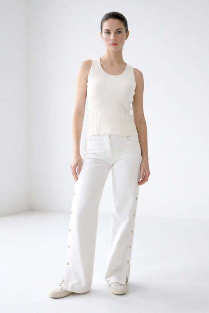 Ecru Sleeveless Crew Neck Knitwear