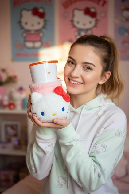 Lisanslı Hello Kitty Paslanmaz Çelik Bardak – Peluş Dekoratif Kılıflı ve Sızdırmaz Kapaklı Koleksiyonluk Tasarım Bardak 550 ML
