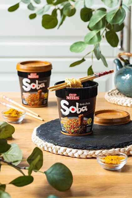 Nissin Noodles Soba Japon Tarzı Wok Usulü Köri Soslu Noodle 90 Gr