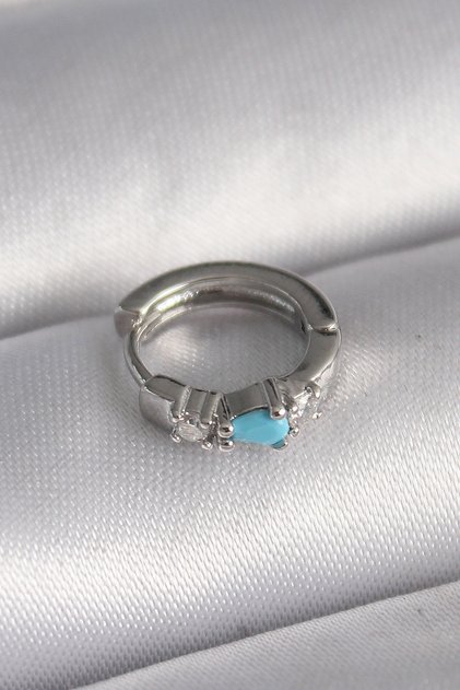 316L čelik, srebrna boja, cirkon, plavi perli, detalj tragus piercinga