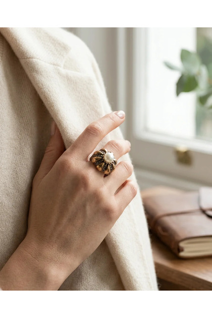 Vintage Women's Ring Bronze Antique Jewelry Margazite Pearl Inlaid Antique Pomegranate Model Abundance Symbol Adjustable