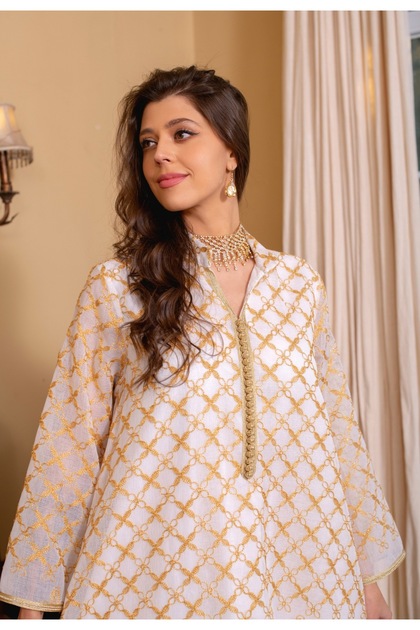 Greneric White Abaya Dress with Gold Geometric Embroidery & Belt, Modest  Kaftan- Trendyol