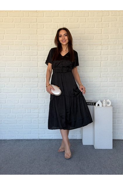 منسدل فستان ساتان أسود