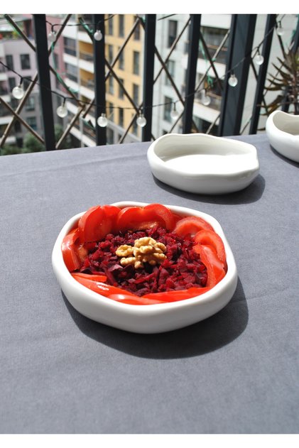2 Pieces Porcelain Curved Mini Oven Dish Small Size Presentation Plate Appetizer Salad Plate 14 cm Asymmetrical