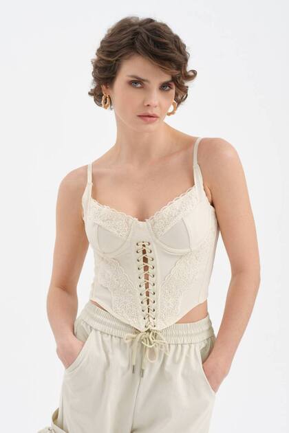 Women's Lace Detailed Underwire and Chest-Covering Design Corset