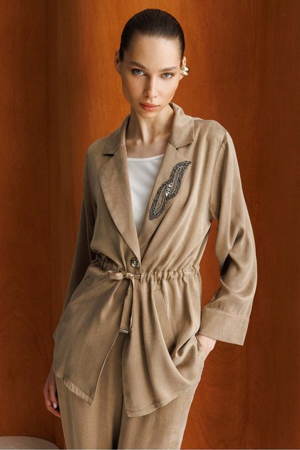 Modailgi Mono Yaka Taş Detaylı Beli Büzgülü Kupra Kumaş Tunik - 40115 Vizon