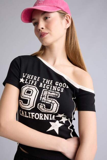 Defacto Crop Top Kayık Yaka Baskılı Ribana Kısa Kollu Tişört