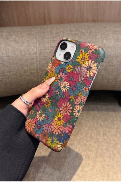 iPhone 13 / 14 / 15 Uyumlu Premium Vintage Papatya Desenli Sert Kılıf Şık Darbe Emici