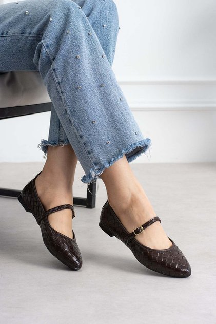 Lofi Women's Flat Shoes with Front Strap and Buckle, Knitted Pattern, Brown Leather