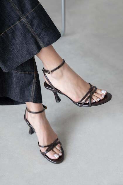 Zet Women's Heeled Wrinkled Leather Sandals Brown