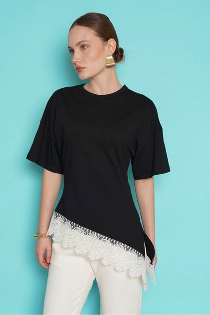 Skirt Hem Guipure T-Shirt - Black | D2991 - Black