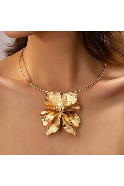 Gold-color Women's Choker Necklace with Three-Dimensional Exaggerated Flowers, Simple Design, Suitab