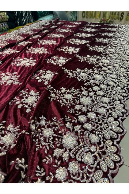 Boncuk ve Payet İşlemeli Kadife (100x150cm)