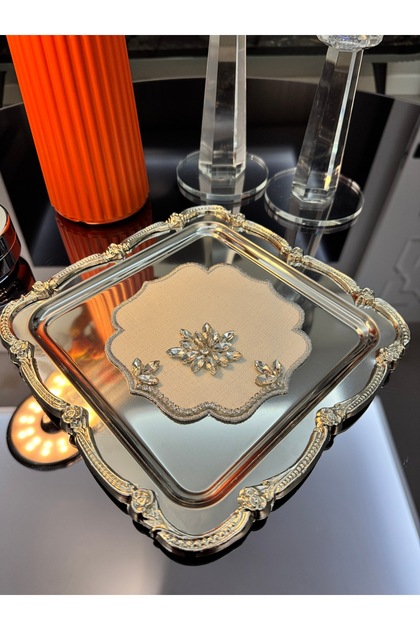 Luxe Kristal Taş Detaylı Kahve Sunum Peçetesi – Ekru Zarafet (1 Adet)