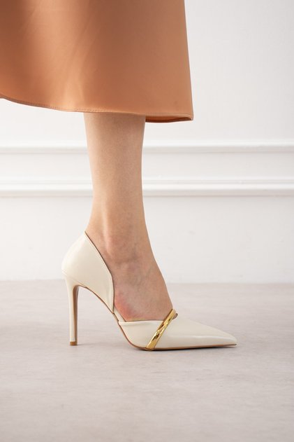 Glow Cream Skin Low-Cut Women's Heeled Shoes with Gold Accessories