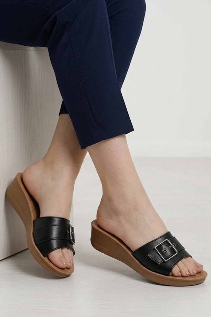 Women's Black Buckle Casual Slippers - Comfortable Sole, Stylish Design