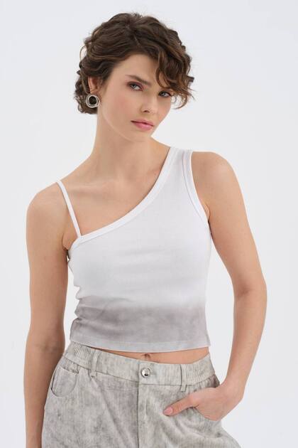Women's Sleeveless Undershirt with Washed Detail at the Bottom, Designed Crop Top