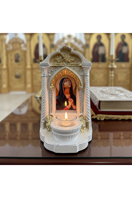 Candela Maicii Domnului în rugăciune, protecție, lumină și binecuvântare pentru casă