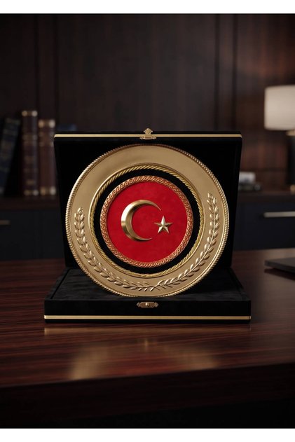 Kişiye Özel İsim Yazılı Ay Yıldız Türk Bayraklı Lüks Tabak Plaket - Kadife Kutulu Makam Hediyesi